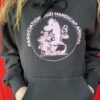 Sweat à capuche noir logo violet – Image 2